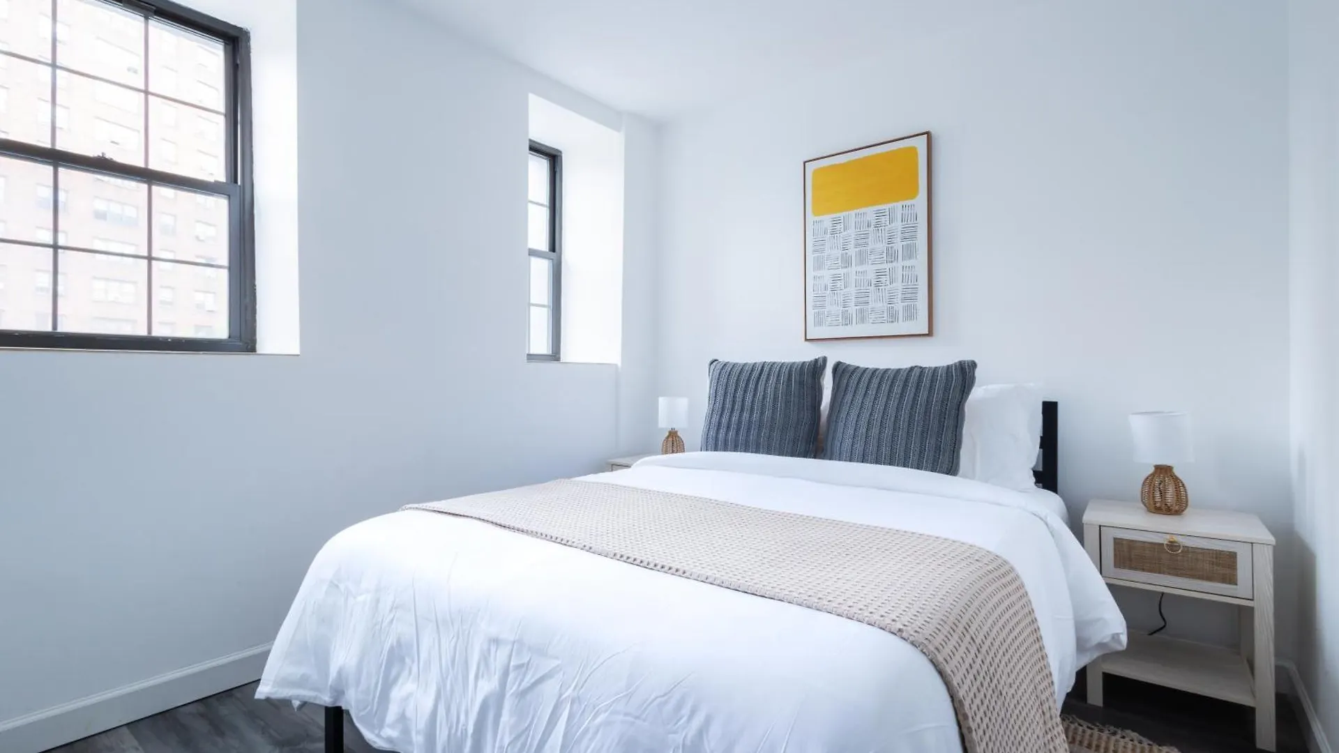 Modern 2 Bedroom Apartment Steps From Central Park! Нью-Йорк