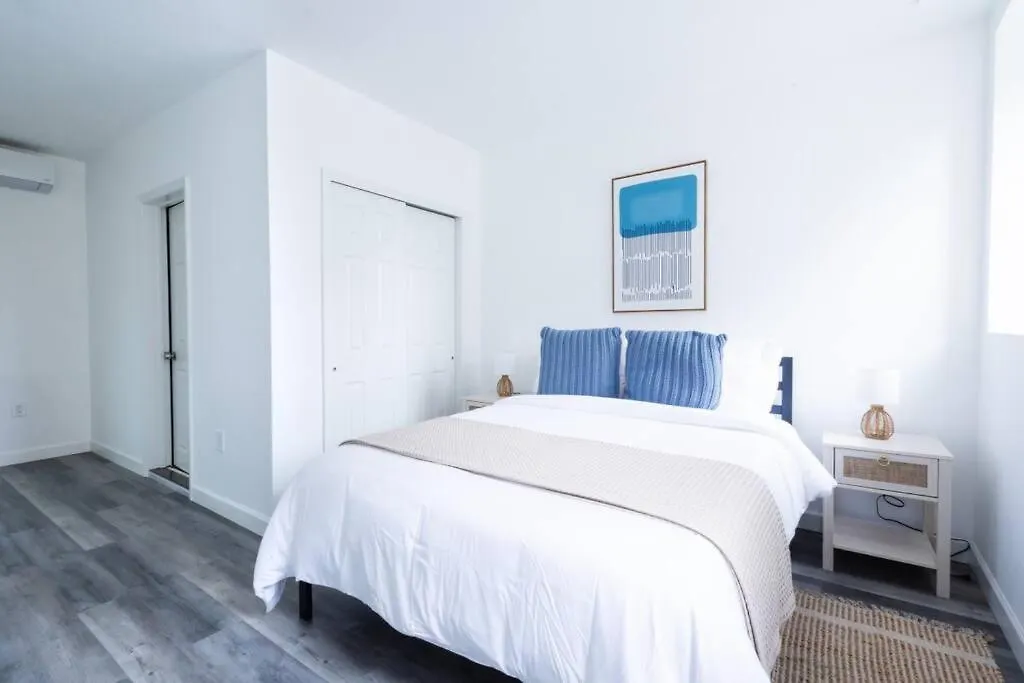 Modern 2 Bedroom Apartment Steps From Central Park! Нью-Йорк